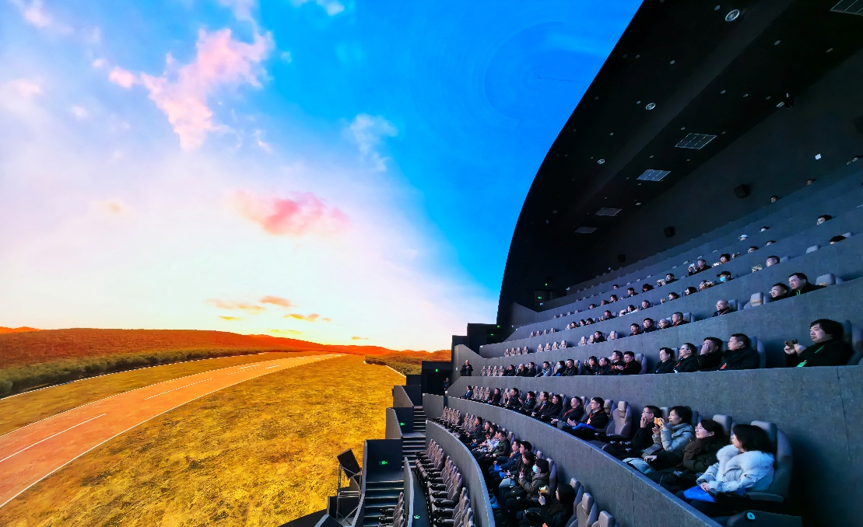 Cinema projecting system